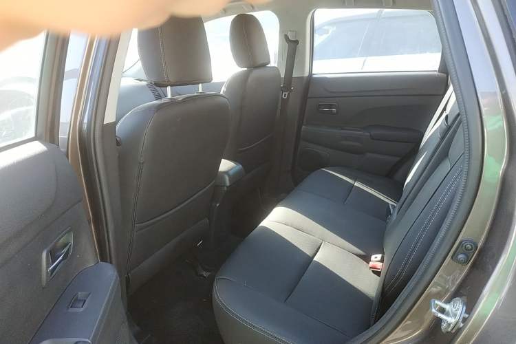 Used Mitsubishi ASX 2013 2.0L CVT Two-Wheel Drive Elite Edition Interior 3