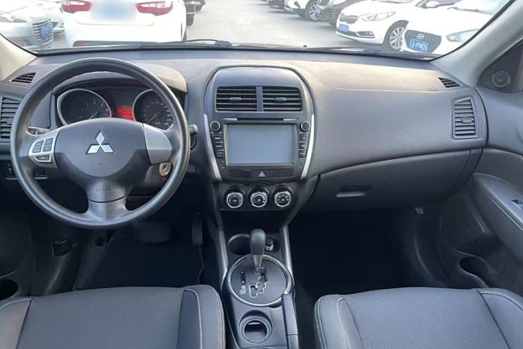Used Mitsubishi ASX 2013 2.0L CVT Two-Wheel Drive Elite Edition Interior 4