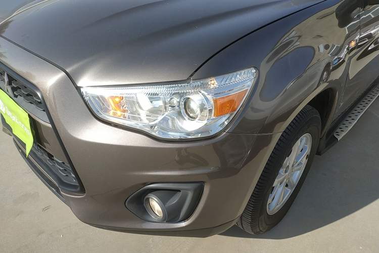Used Mitsubishi ASX 2013 2.0L CVT Two-Wheel Drive Elite Edition Left Front Headlight