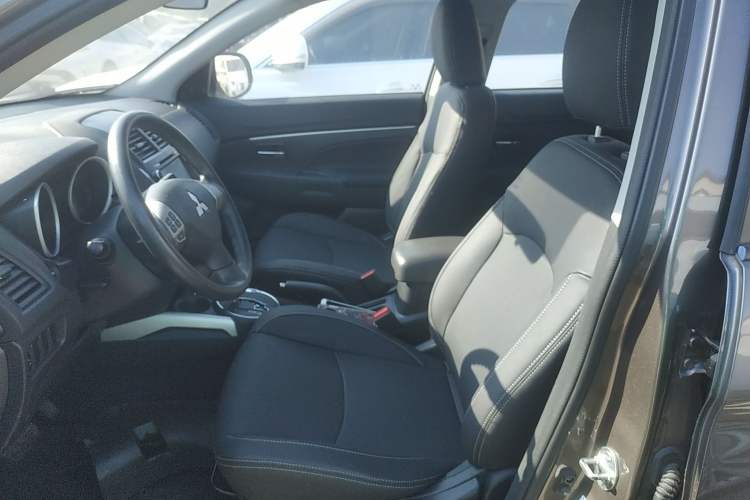 Used Mitsubishi ASX 2013 2.0L CVT Two-Wheel Drive Elite Edition Left Front Seat