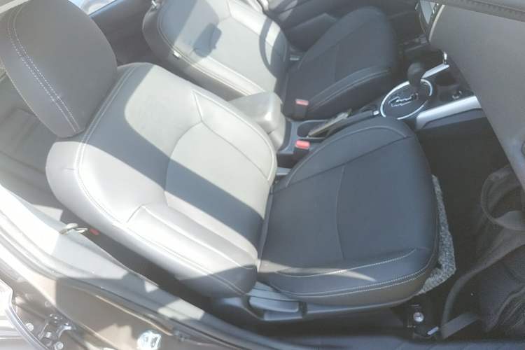 Used Mitsubishi ASX 2013 2.0L CVT Two-Wheel Drive Elite Edition Right Front Seat