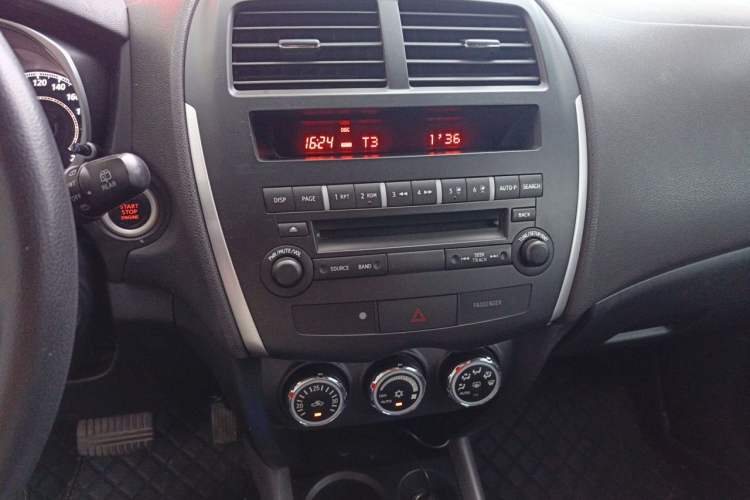 Used Mitsubishi ASX 2013 2.0L CVT Four-Wheel Drive Premium Edition Audio And AC Panel