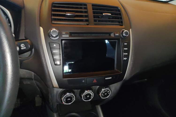 Used Mitsubishi ASX 2013 2.0L CVT Two-Wheel Drive Elite Edition Audio And AC Panel