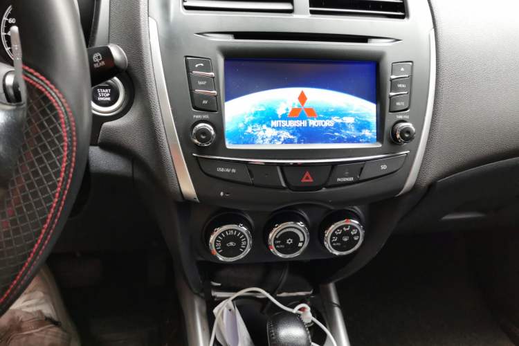 Used Mitsubishi ASX 2013 2.0L CVT 4x4 Flagship Edition Audio And AC Panel