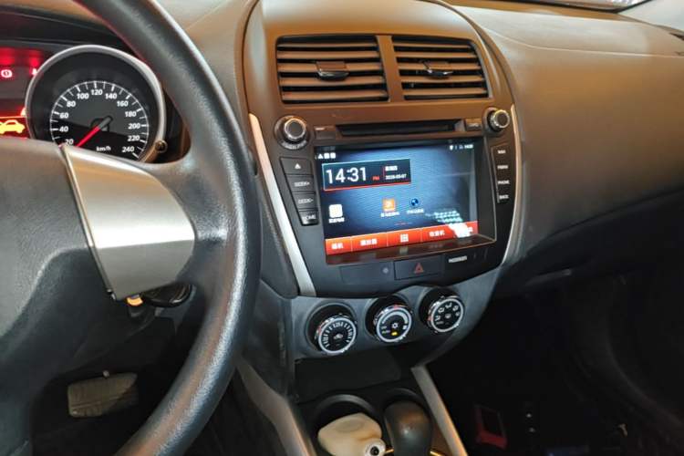 Used Mitsubishi ASX 2013 2.0L CVT Two-Wheel Drive Elite Edition Audio And AC Panel