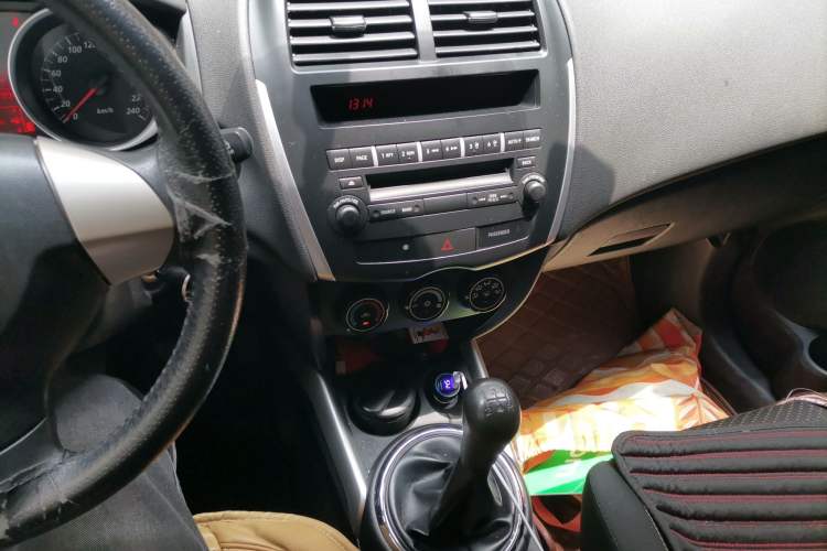 Used Mitsubishi ASX 2013 1.6L Manual Two-Wheel Drive Standard Edition Audio And AC Panel