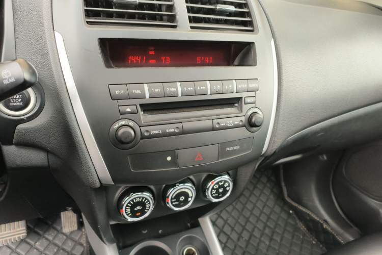 Used Mitsubishi ASX 2013 2.0L CVT Four-Wheel Drive Premium Edition Audio And AC Panel