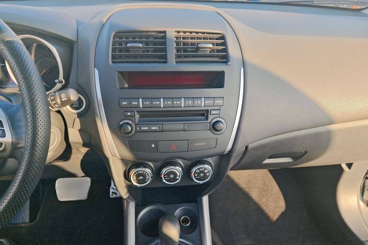 Used Mitsubishi ASX 2013 2.0L CVT Four-Wheel Drive Premium Edition Audio And AC Panel