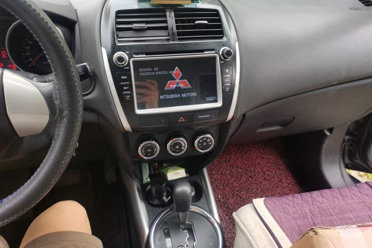 Used Mitsubishi ASX 2013 2.0L CVT Two-Wheel Drive Elite Edition Audio And AC Panel