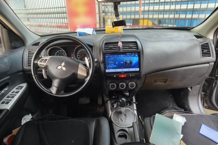 Used Mitsubishi ASX 2013 2.0L CVT Two-Wheel Drive Luxury Edition Center Console