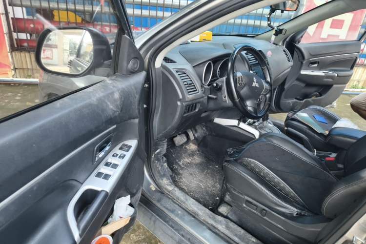 Used Mitsubishi ASX 2013 2.0L CVT Two-Wheel Drive Luxury Edition Driver Seat