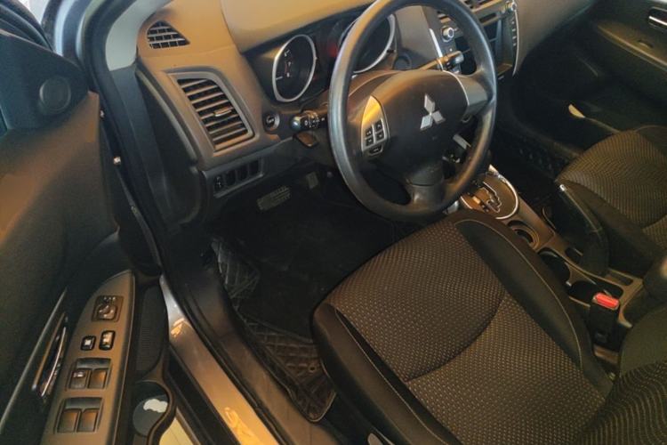Used Mitsubishi ASX 2013 2.0L CVT Two-Wheel Drive Elite Edition Driver Seat