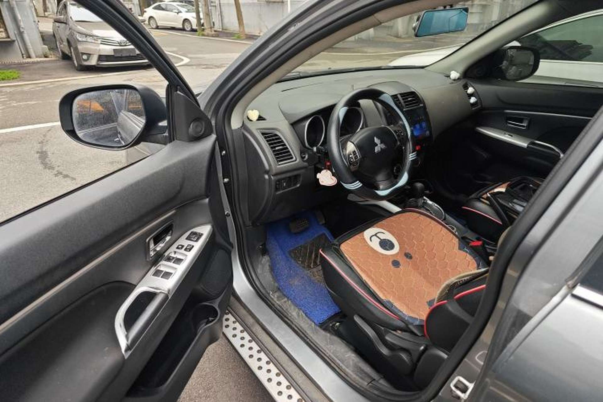 Used Mitsubishi ASX 2013 2.0L CVT Four-Wheel Drive Premium Edition Driver Seat