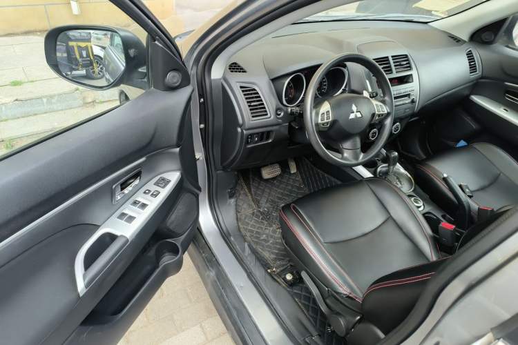 Used Mitsubishi ASX 2013 2.0L CVT Four-Wheel Drive Premium Edition Driver Seat