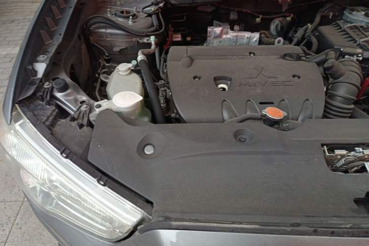Used Mitsubishi ASX 2013 2.0L CVT Four-Wheel Drive Premium Edition Engine Bay Right