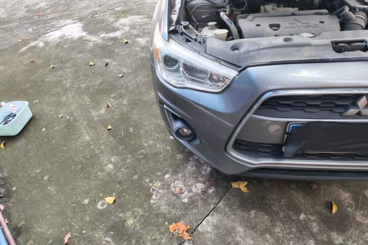 Used Mitsubishi ASX 2013 2.0L CVT Two-Wheel Drive Luxury Edition Engine Bay Right