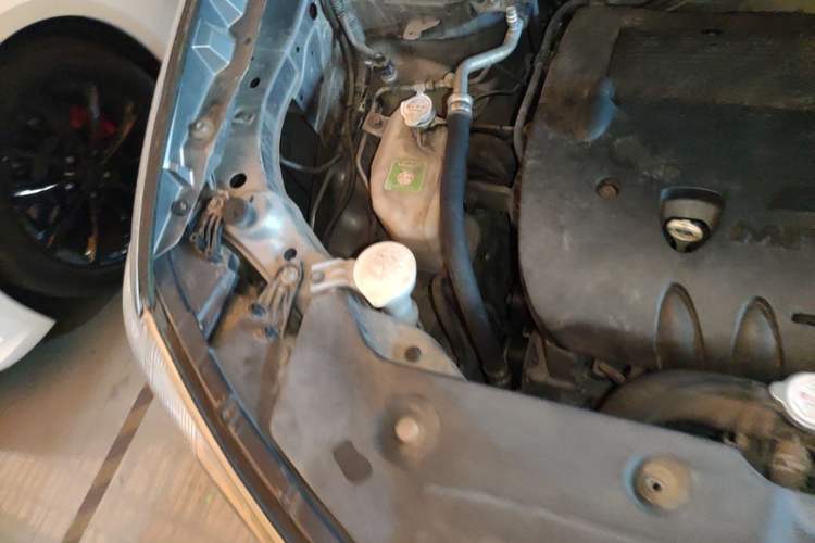 Used Mitsubishi ASX 2013 2.0L CVT Two-Wheel Drive Elite Edition Engine Bay Right