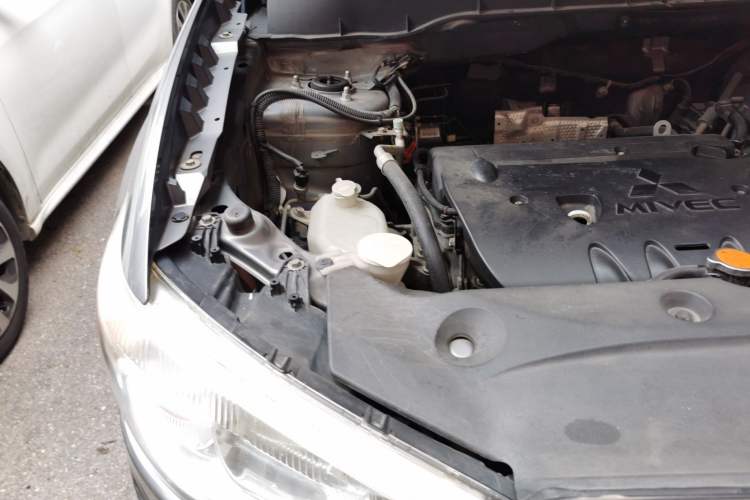 Used Mitsubishi ASX 2013 2.0L CVT 4x4 Flagship Edition Engine Bay Right