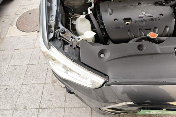 Used Mitsubishi ASX 2013 2.0L CVT Four-Wheel Drive Premium Edition Engine Bay Right
