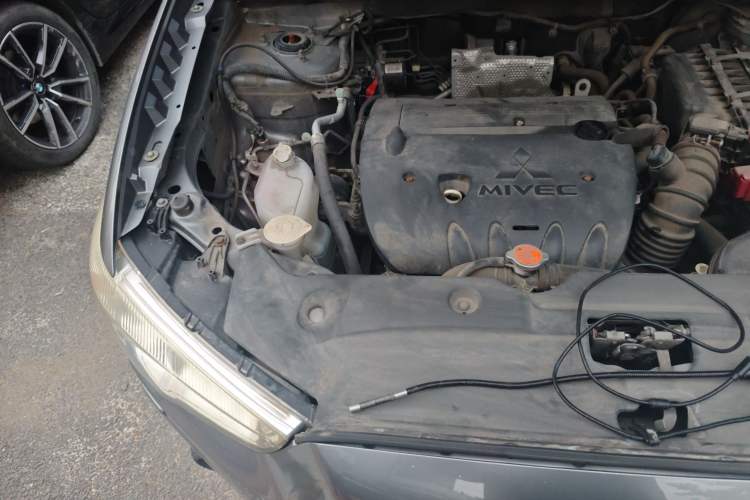 Used Mitsubishi ASX 2013 2.0L CVT 4x4 Flagship Edition Engine Bay Right