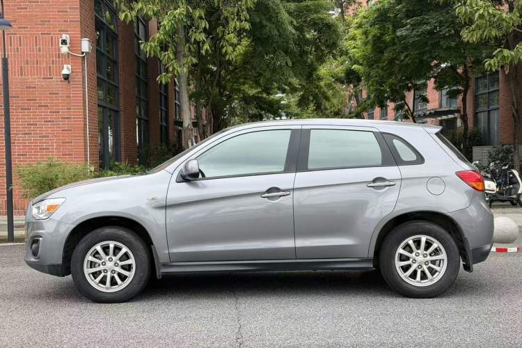 Used Mitsubishi ASX 2013 2.0L CVT Two-Wheel Drive Elite Edition Exterior 2