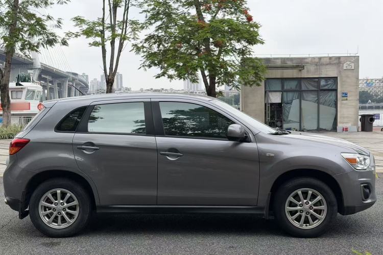 Used Mitsubishi ASX 2013 2.0L CVT Two-Wheel Drive Elite Edition Exterior 6