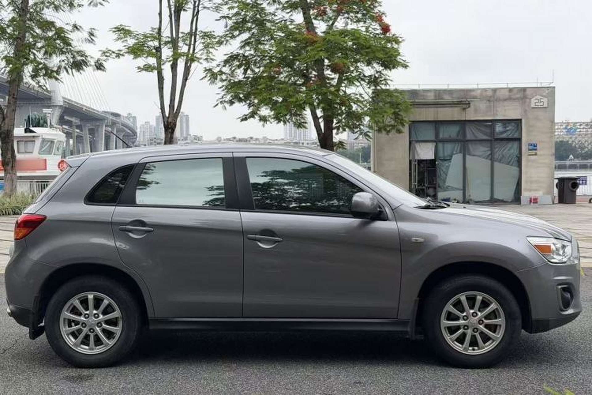 Used Mitsubishi ASX 2013 2.0L CVT Two-Wheel Drive Elite Edition Exterior 6