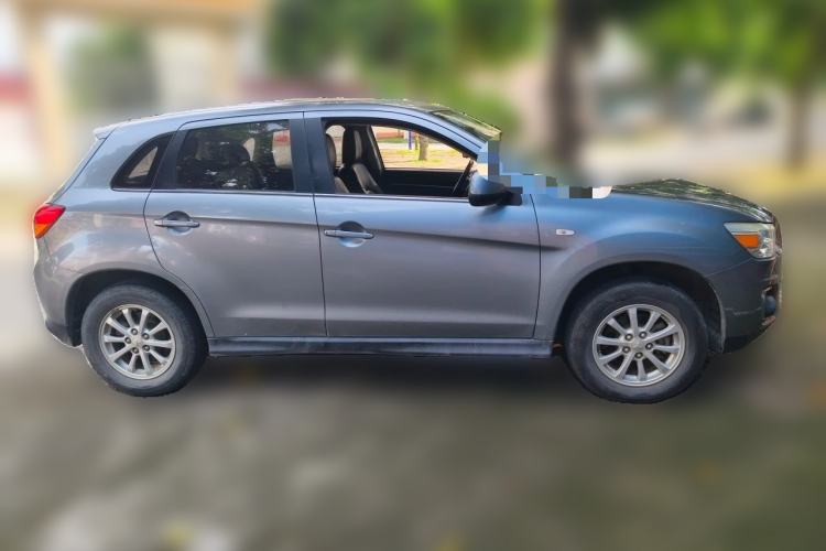 Used Mitsubishi ASX 2013 2.0L CVT Two-Wheel Drive Luxury Edition Front Right 45 Deg