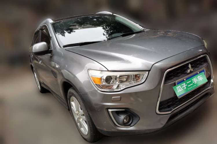 Used Mitsubishi ASX 2013 2.0L CVT 4x4 Flagship Edition Front Right 45 Deg