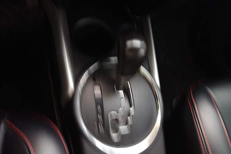 Used Mitsubishi ASX 2013 2.0L CVT Four-Wheel Drive Premium Edition Gear Lever