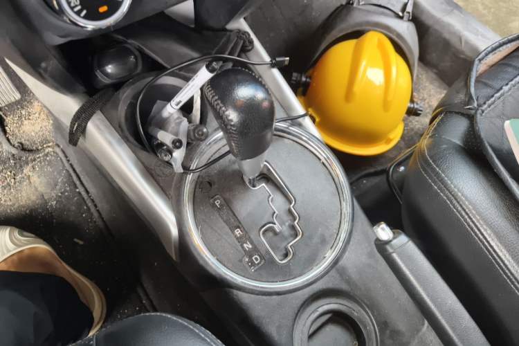 Used Mitsubishi ASX 2013 2.0L CVT Two-Wheel Drive Luxury Edition Gear Lever