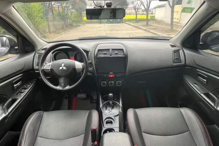 Used Mitsubishi ASX 2013 2.0L CVT Two-Wheel Drive Elite Edition Interior 1