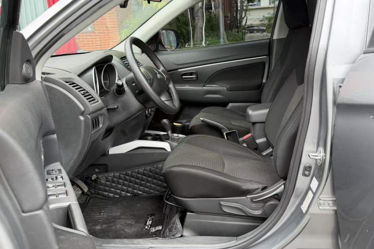 Used Mitsubishi ASX 2013 2.0L CVT Two-Wheel Drive Elite Edition Interior 1