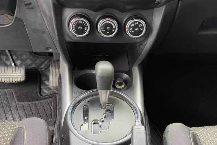 Used Mitsubishi ASX 2013 2.0L CVT Two-Wheel Drive Elite Edition Interior 3