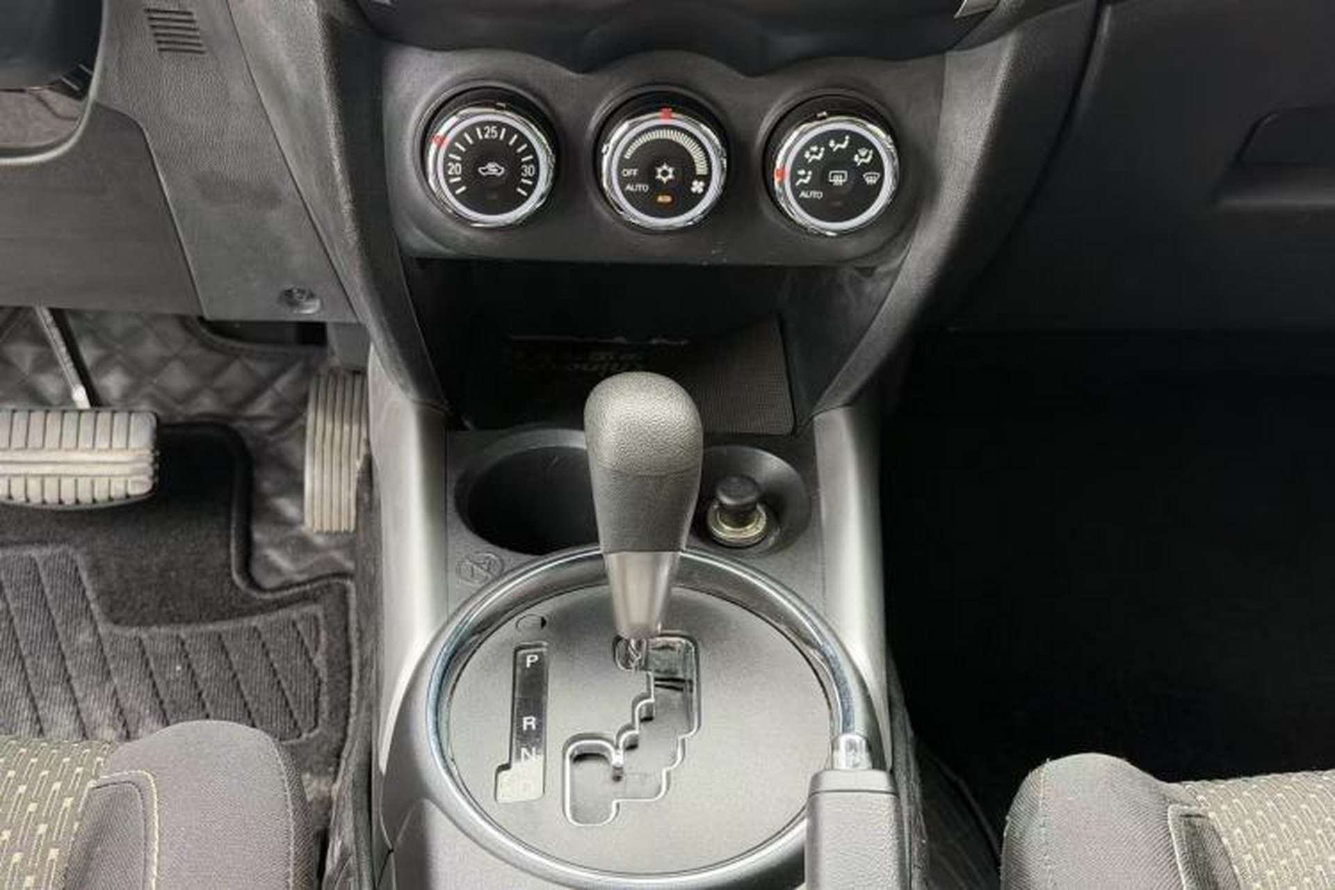 Used Mitsubishi ASX 2013 2.0L CVT Two-Wheel Drive Elite Edition Interior 3