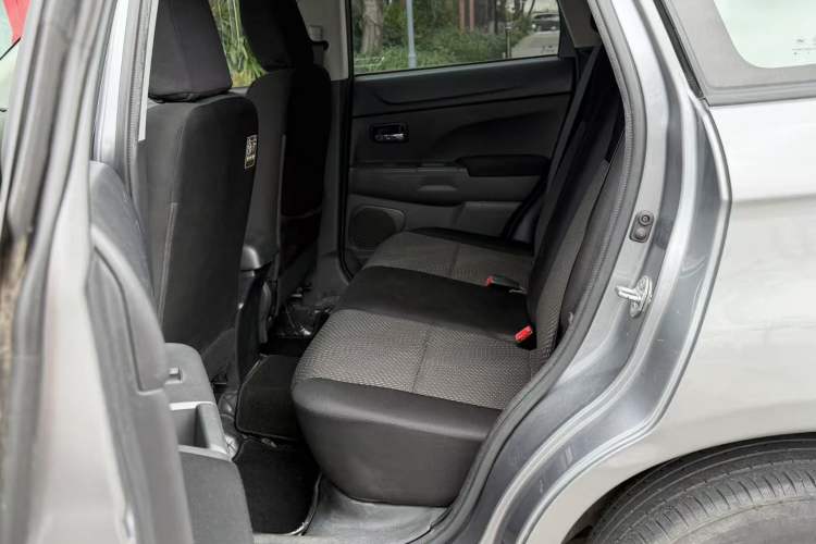 Used Mitsubishi ASX 2013 2.0L CVT Two-Wheel Drive Elite Edition Interior 4
