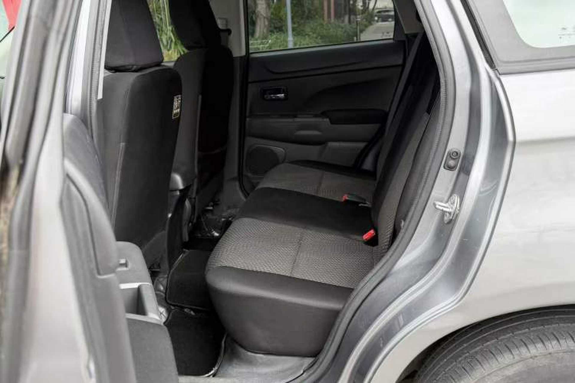Used Mitsubishi ASX 2013 2.0L CVT Two-Wheel Drive Elite Edition Interior 4