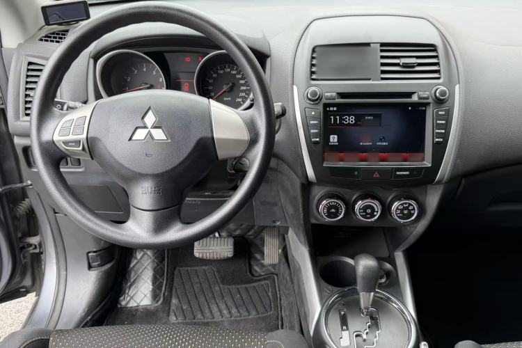 Used Mitsubishi ASX 2013 2.0L CVT Two-Wheel Drive Elite Edition Interior 5
