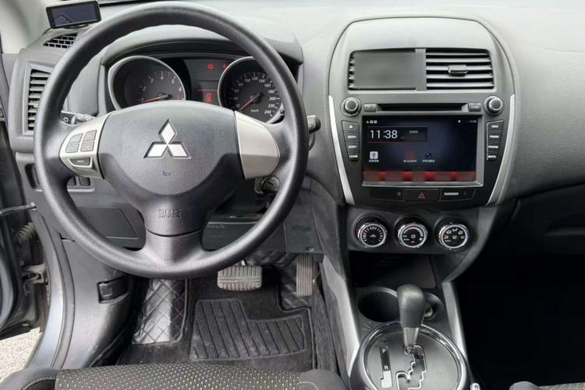 Used Mitsubishi ASX 2013 2.0L CVT Two-Wheel Drive Elite Edition Interior 5