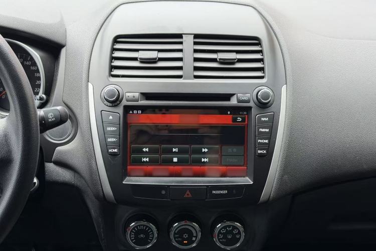 Used Mitsubishi ASX 2013 2.0L CVT Two-Wheel Drive Elite Edition Interior 7