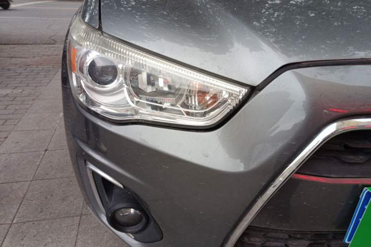 Used Mitsubishi ASX 2013 2.0L CVT Four-Wheel Drive Premium Edition Right Front Headlight