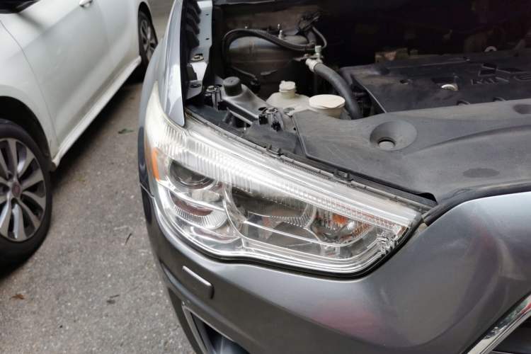 Used Mitsubishi ASX 2013 2.0L CVT 4x4 Flagship Edition Right Front Headlight