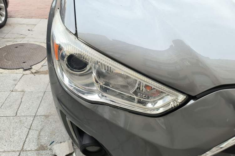 Used Mitsubishi ASX 2013 2.0L CVT Four-Wheel Drive Premium Edition Right Front Headlight