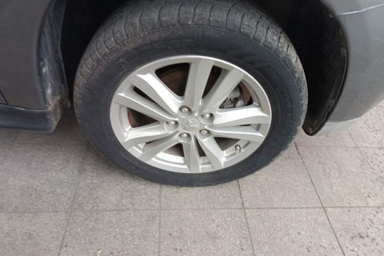 Used Mitsubishi ASX 2013 2.0L CVT Four-Wheel Drive Premium Edition Right Front Wheel Hub