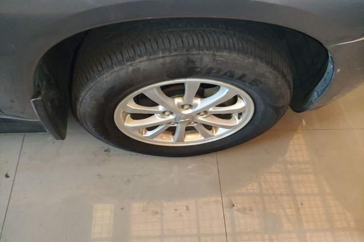 Used Mitsubishi ASX 2013 2.0L CVT Two-Wheel Drive Elite Edition Right Front Wheel Hub
