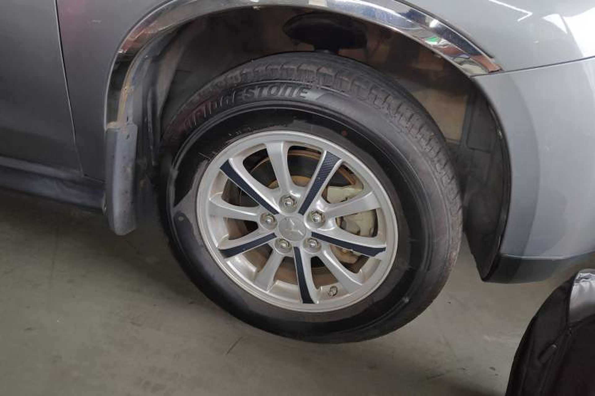 Used Mitsubishi ASX 2013 2.0L CVT Two-Wheel Drive Luxury Edition Right Front Wheel Hub