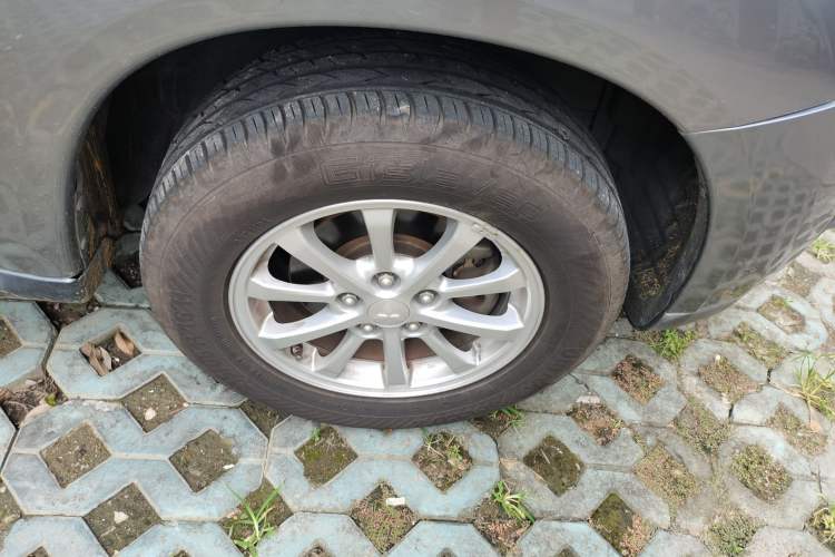 Used Mitsubishi ASX 2013 2.0L CVT Two-Wheel Drive Elite Edition Right Front Wheel Hub