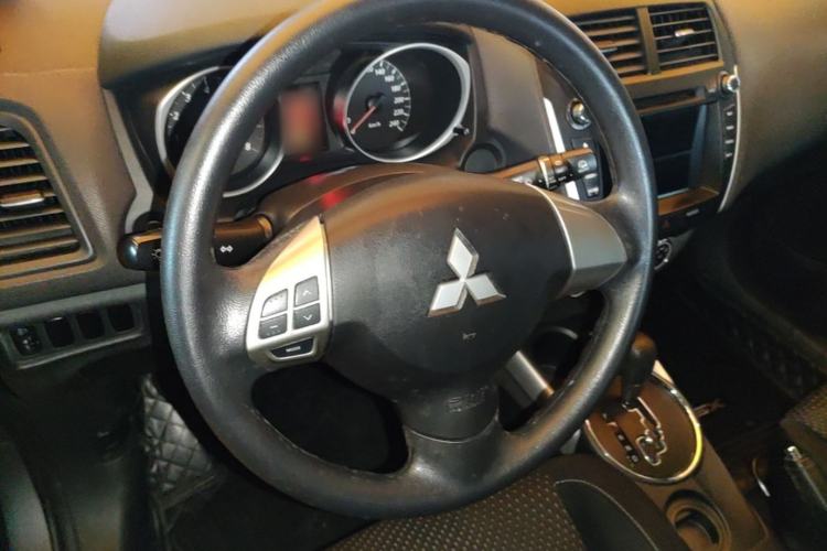 Used Mitsubishi ASX 2013 2.0L CVT Two-Wheel Drive Elite Edition Steering Wheel
