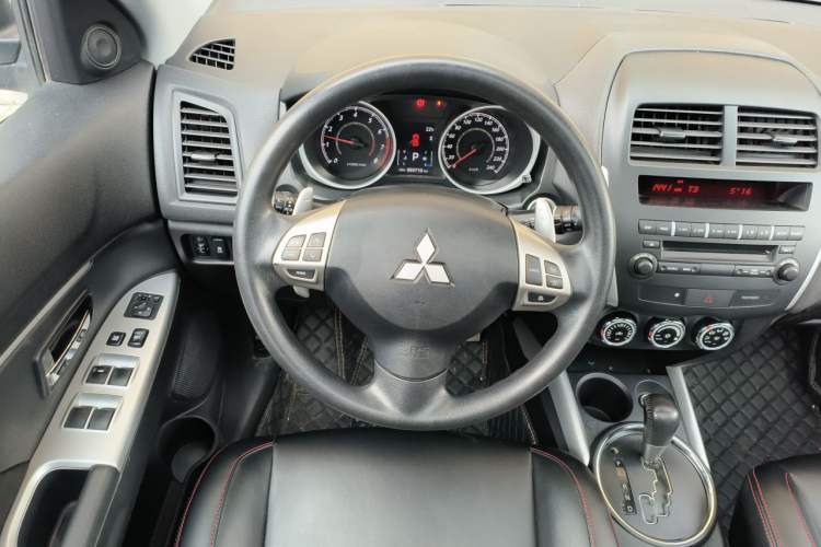Used Mitsubishi ASX 2013 2.0L CVT Four-Wheel Drive Premium Edition Steering Wheel