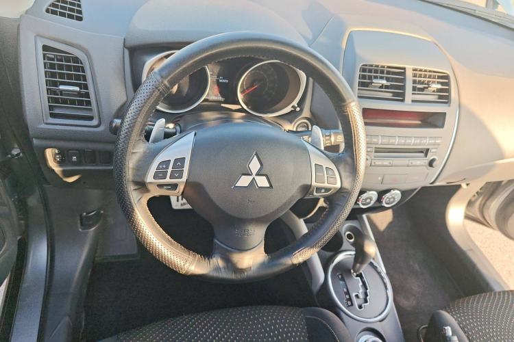 Used Mitsubishi ASX 2013 2.0L CVT Four-Wheel Drive Premium Edition Steering Wheel